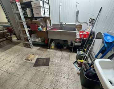 28/29 - 21 Fairburn Dr Buttonville, Markham is zoned as General Industri with total area of 2775.00 sqft
