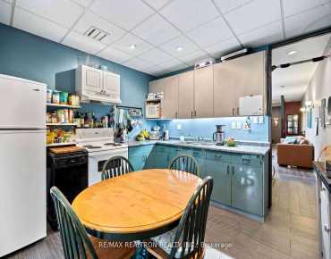 
4789 Yonge St Willowdale East is zoned as Commercial with total area of 802 sqft